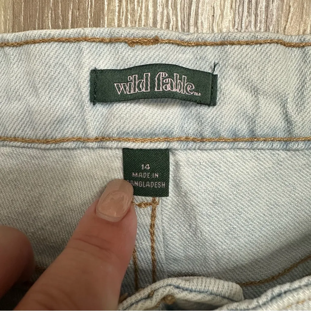 Light Wash High Waist Tapered Women’s Jeans Denim Jeans, Size 14 - Image 6