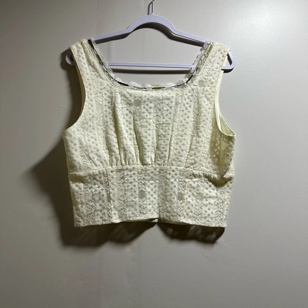 Cream Crop Tie Front Sleeveless Tank Top - Image 2