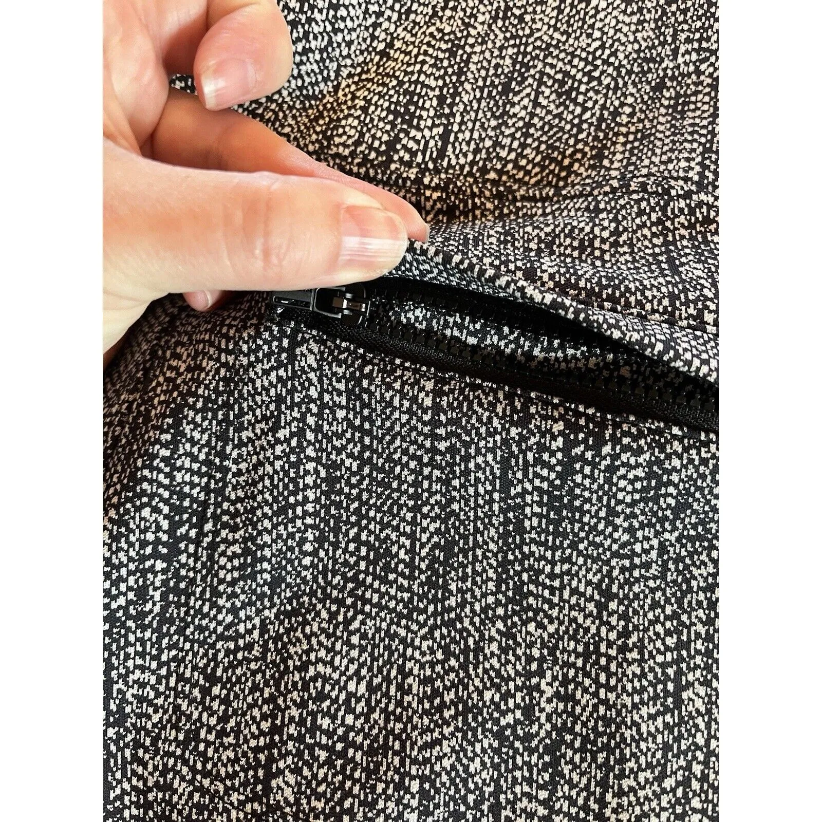 Women's Athleta Delancy Textured Moto Leggings Zipper Ankle Black White Small S - Image 8