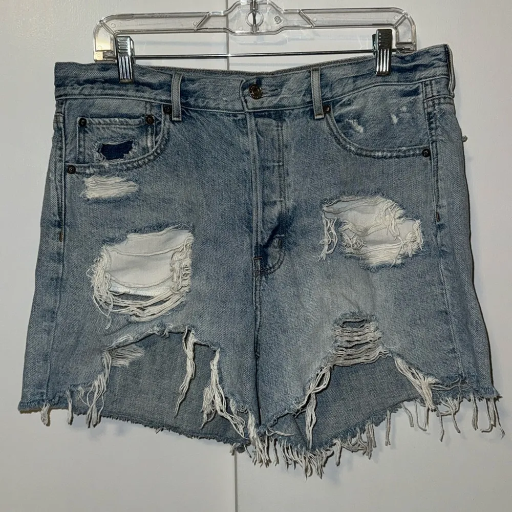 American Eagle 90s Boyfriend Distressed Denim Shorts Light Wash Women’s 12 - Image 3