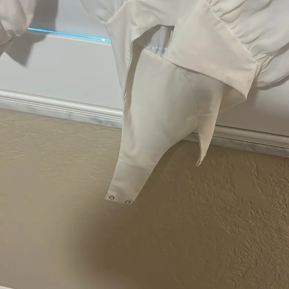 Michelle Mason silk bodysuit blouse size 6 - Image 3