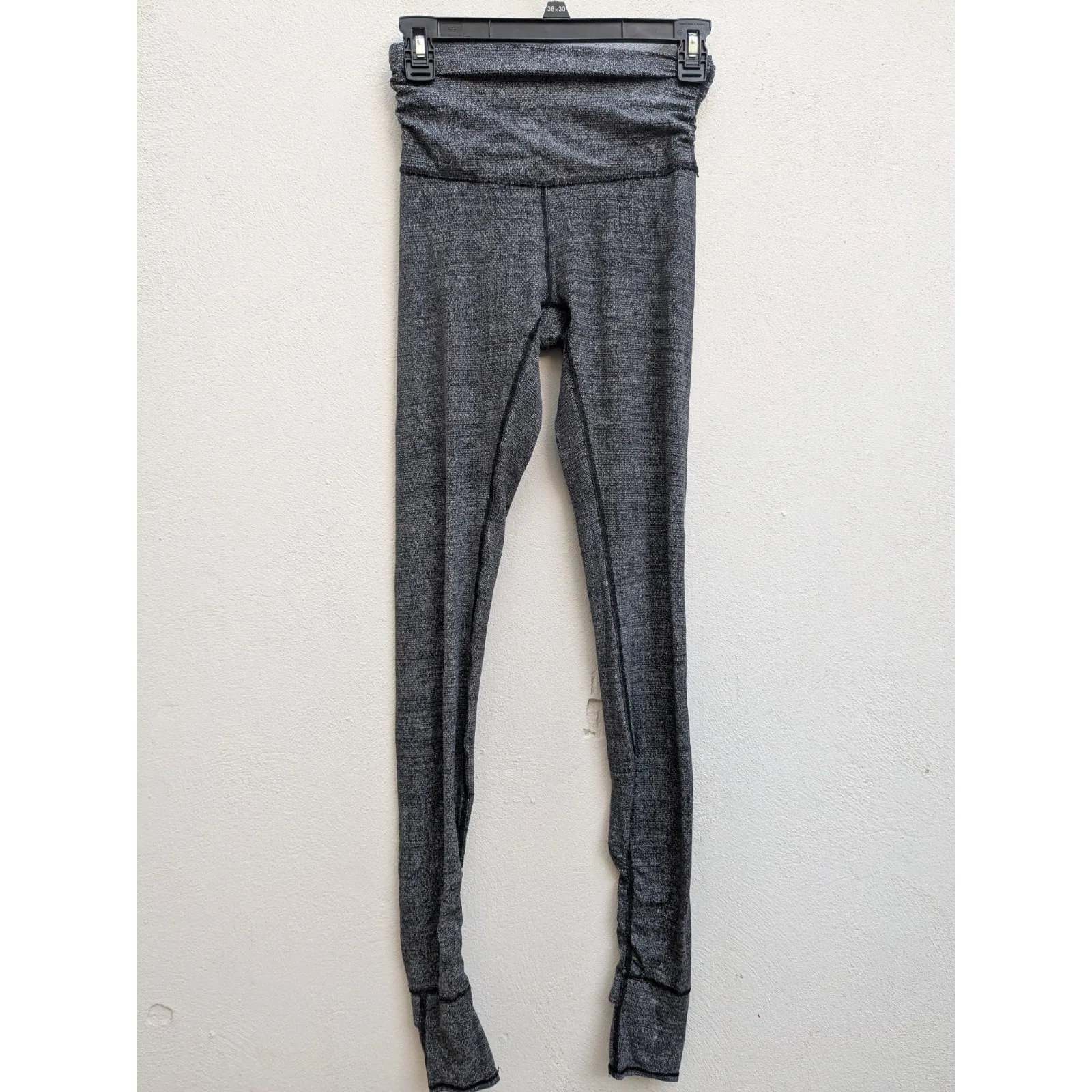 Lululemon Still Mind Tight 28" Interlink Women's Ice Grey Black Size 4 - Image 4