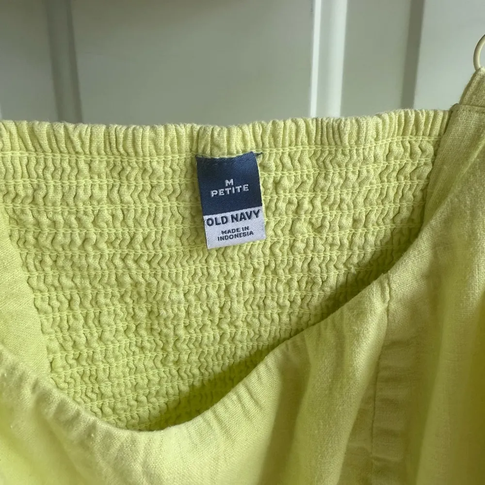 Old Navy Green Smocked Sleeveless Dress - Image 2