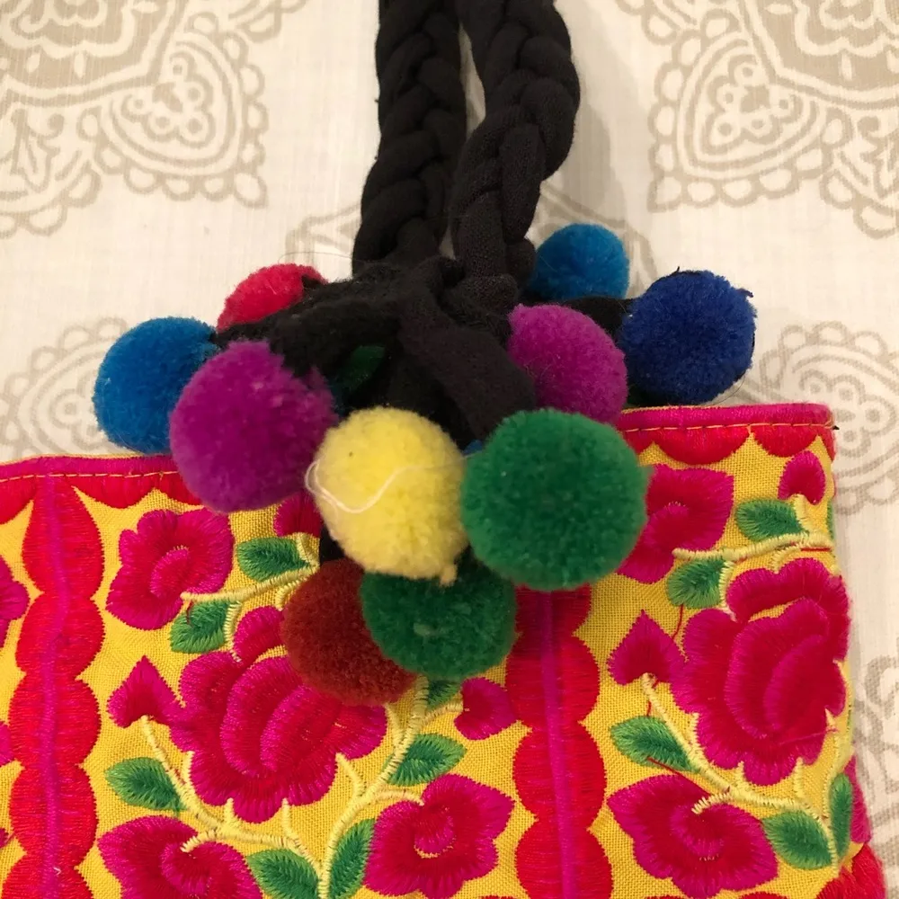 None Bright Embroidered tote bag w/pompoms - Image 3