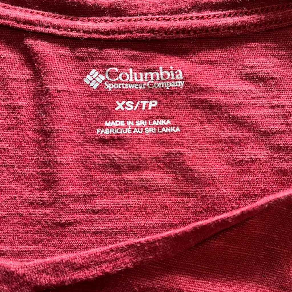 COLUMBIA Women’s V-Neck Short Sleeve T-Shirt Burgundy Basics Sz XS EUC - Image 4