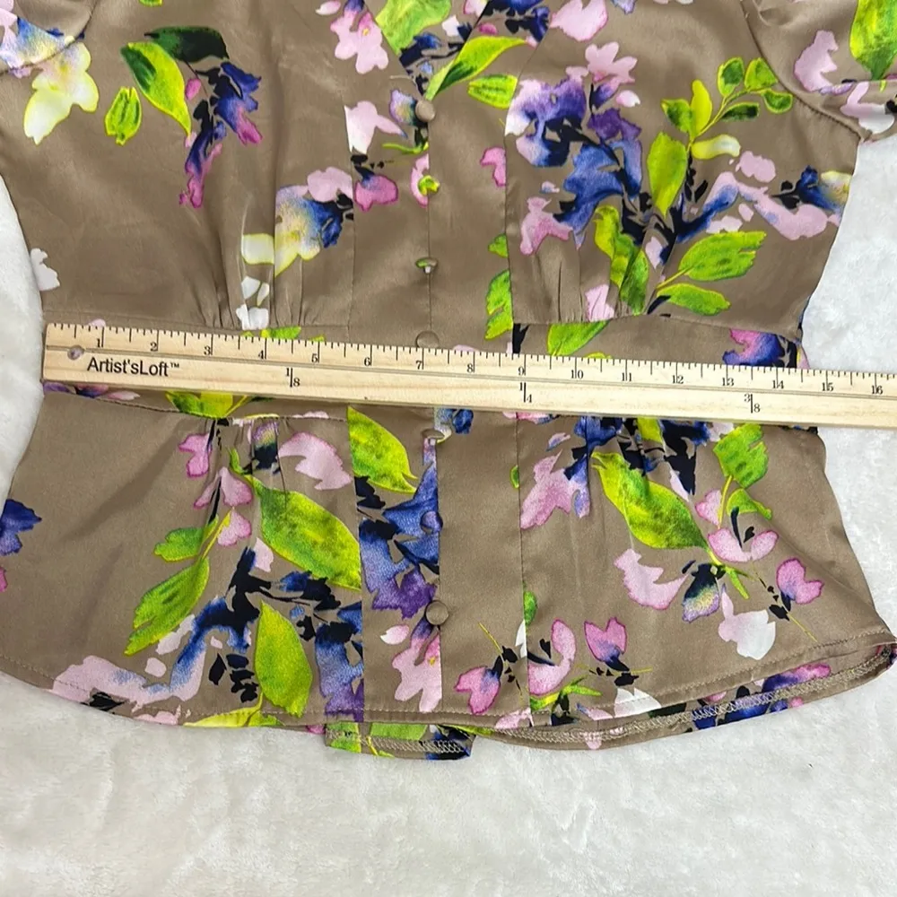 Milk and Honey Green and Tan Buttoned Fitted Blouse with Notched Collar - Image 10