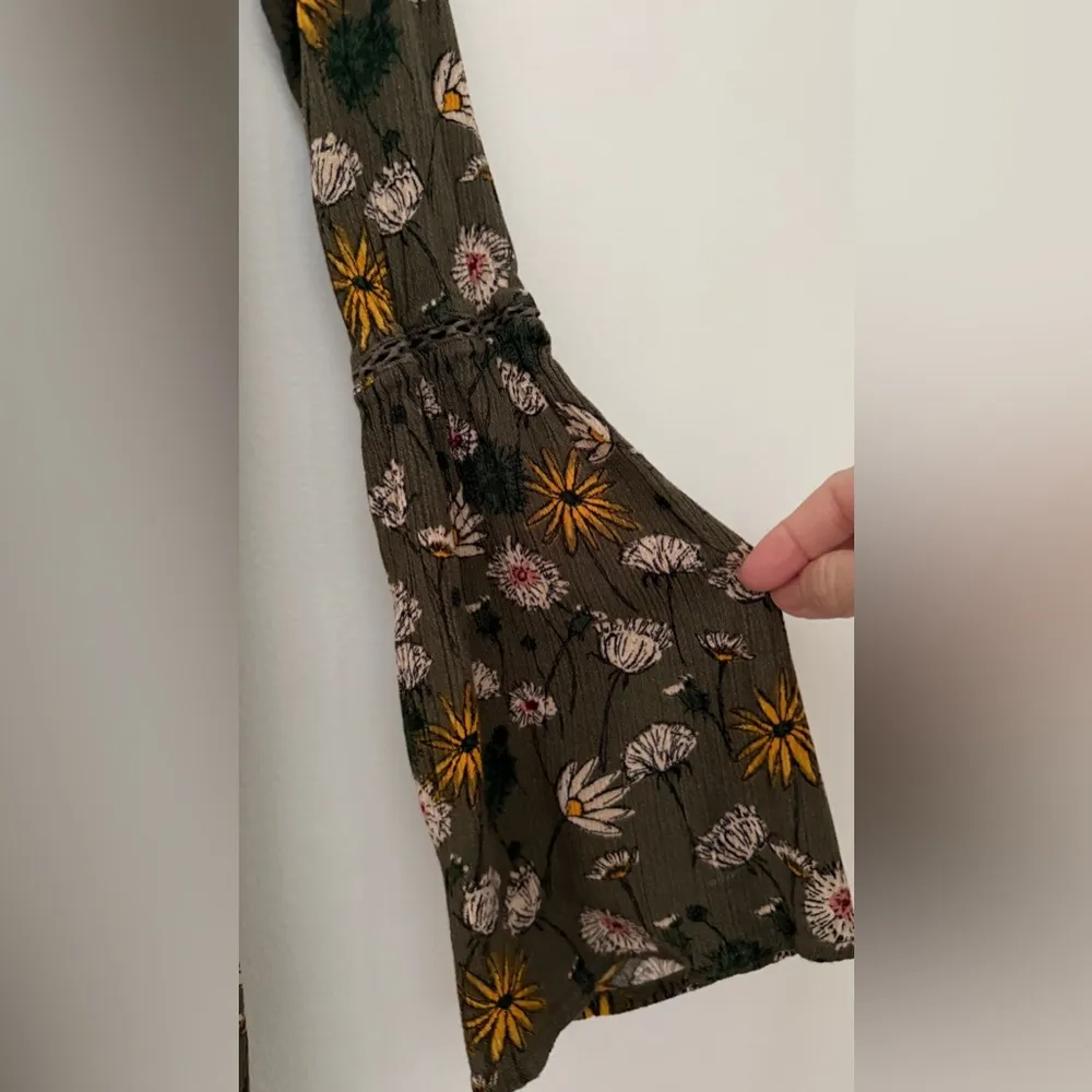 Green floral long sleeve blouse with bell sleeves Orange - Image 4