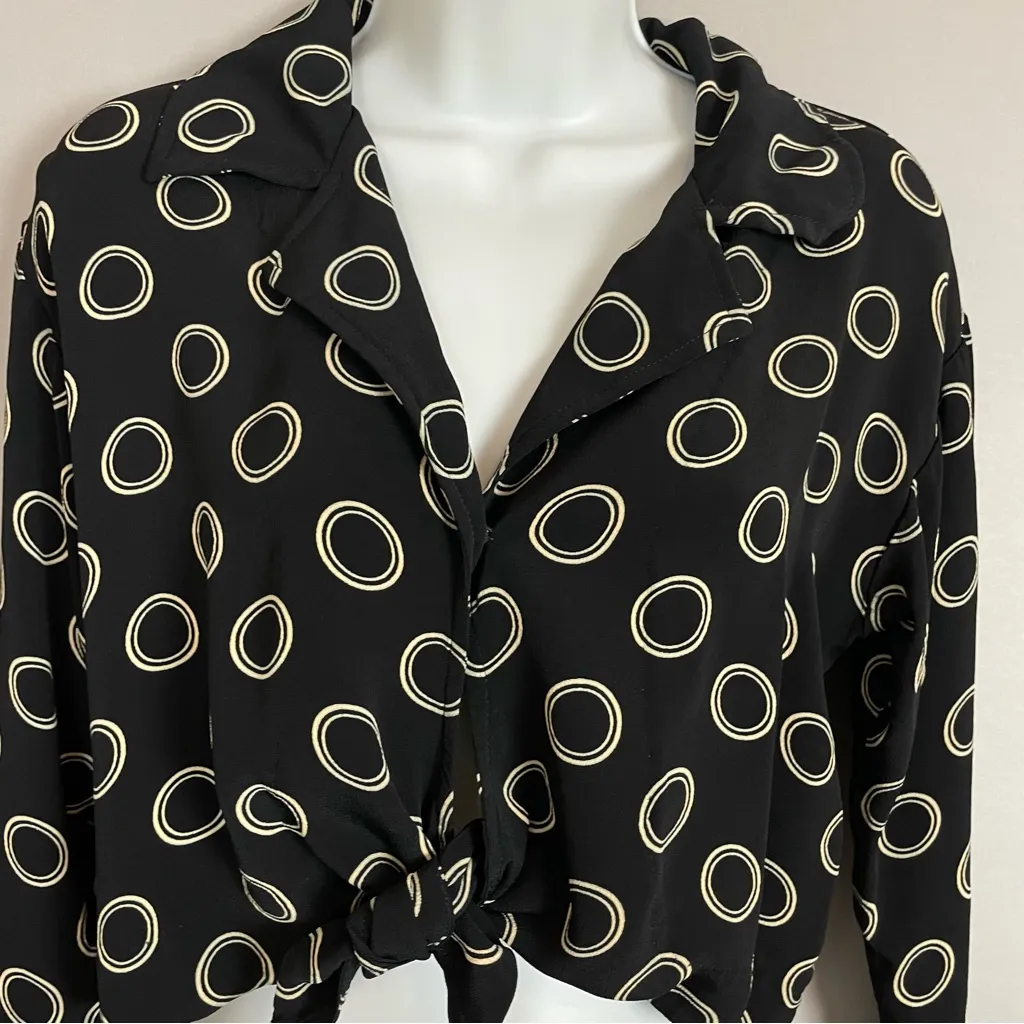 Betsey Johnson Cropped Blouse Black Circle Pattern‎ Tie Front Rayon Size Medium - Image 12