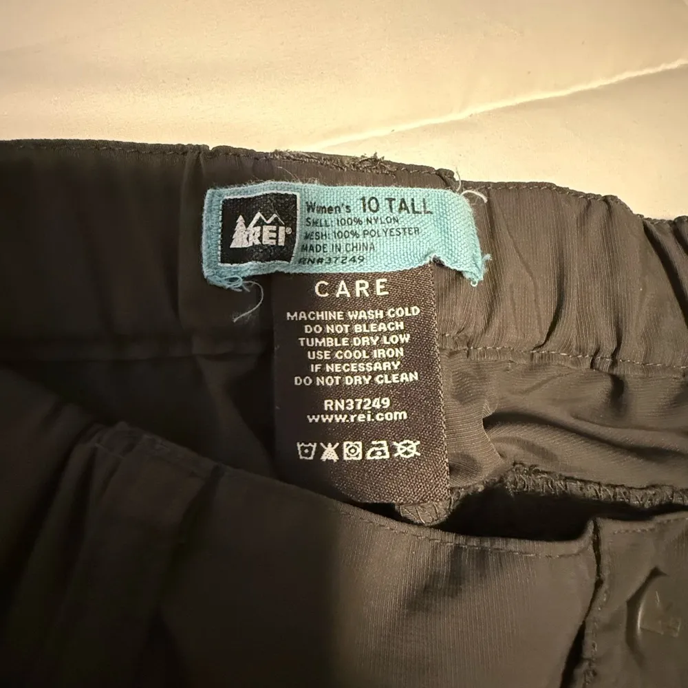 REI Women's Hiking Pant Size 10T Gray Nylon Zip Off
Convertible Cargo - Image 10