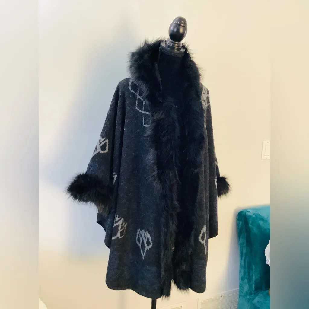 Nice, dressy,comfy poncho 🌹🌹🌹 Gray Size undefined - Image 3