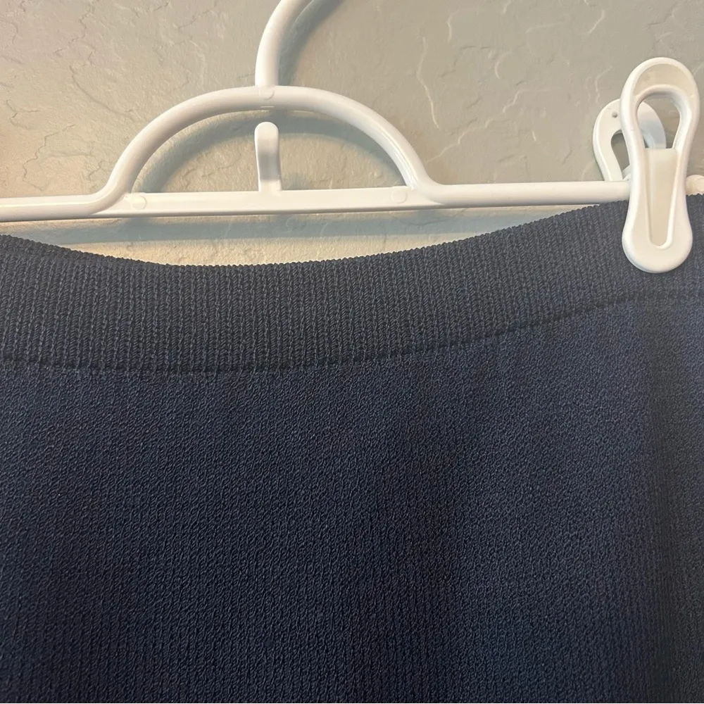 St. John Collection by Marie Gray navy skirt size 2 - Image 3