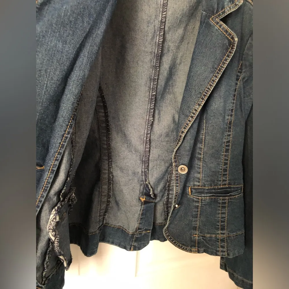 Bacinni Semi-fitted Jean Jacket denim blazer Blue Wash women one size to fit M/L - Image 5