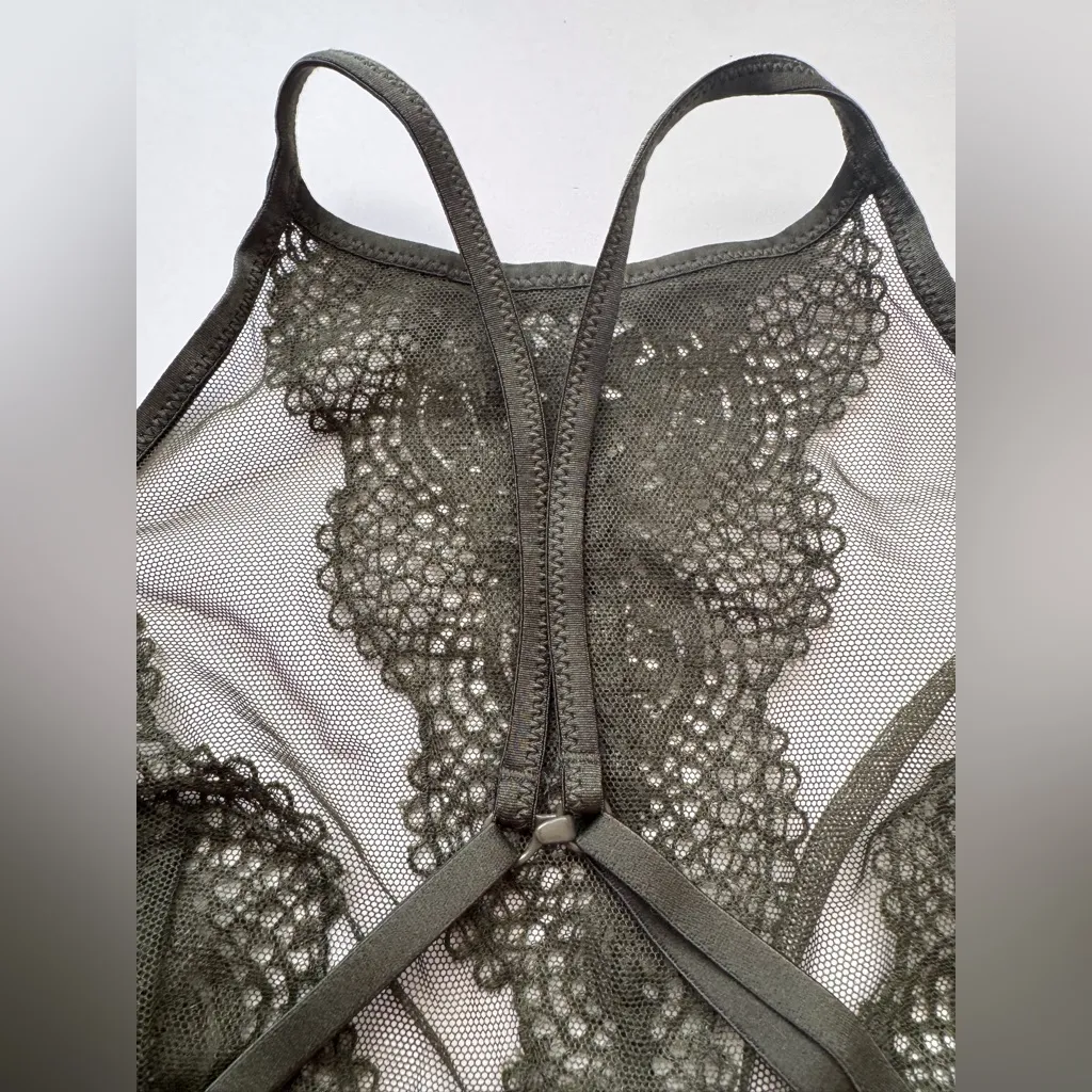Victoria's Secret Women’s Khaki Lace Halter Bralette Size M‎ - Image 5