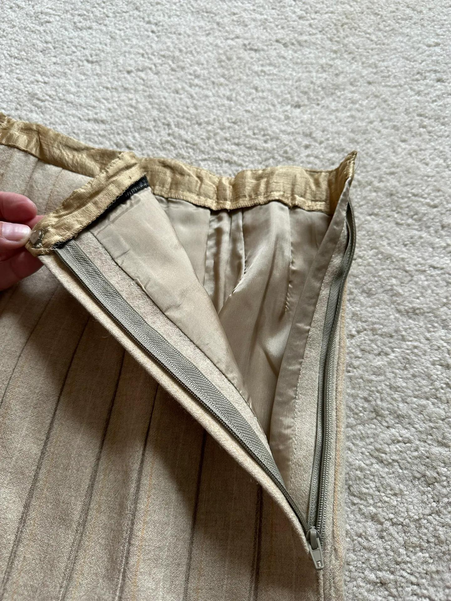 New  Woman’s Beige Skirt with Side Pleats, Sz M/L (see measurements) - Image 11