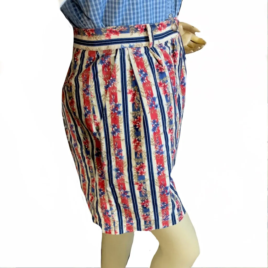VINTAGE 1990'S TALBOTS LINEN BLEND BLUE STRIPED & RED FLORAL SHORTS (6) - Image 4