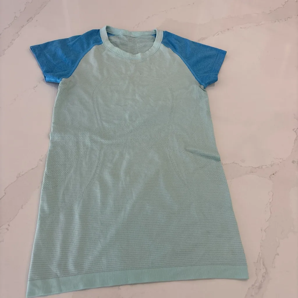 Lululemon Blue run swiftly short sleeve shirt - Image 4