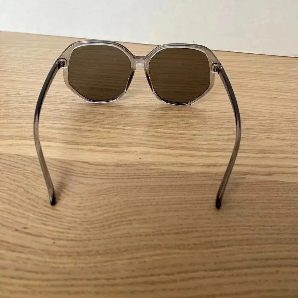 🆕Fashion Plastic Grey Sunglasses🆕 Gray - Image 4