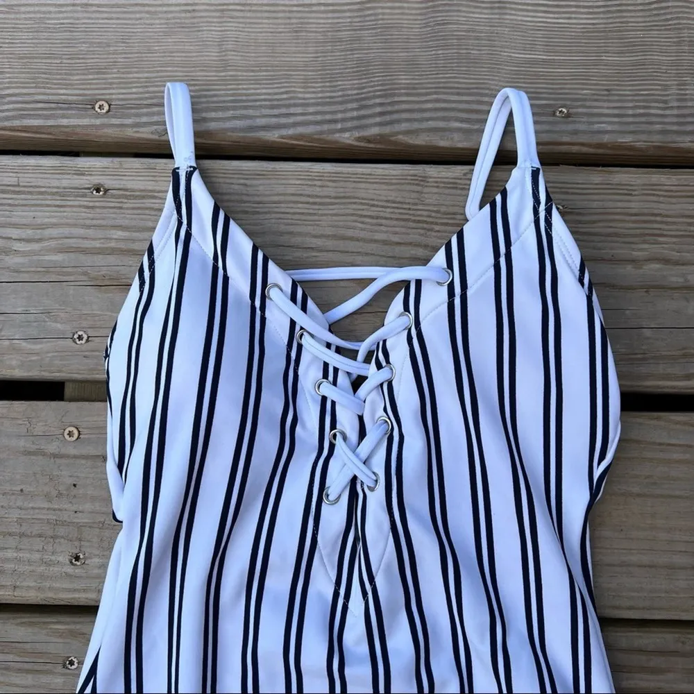 Nautica  Striped White/Navy Slimming One Piece- Size Medium - Image 3