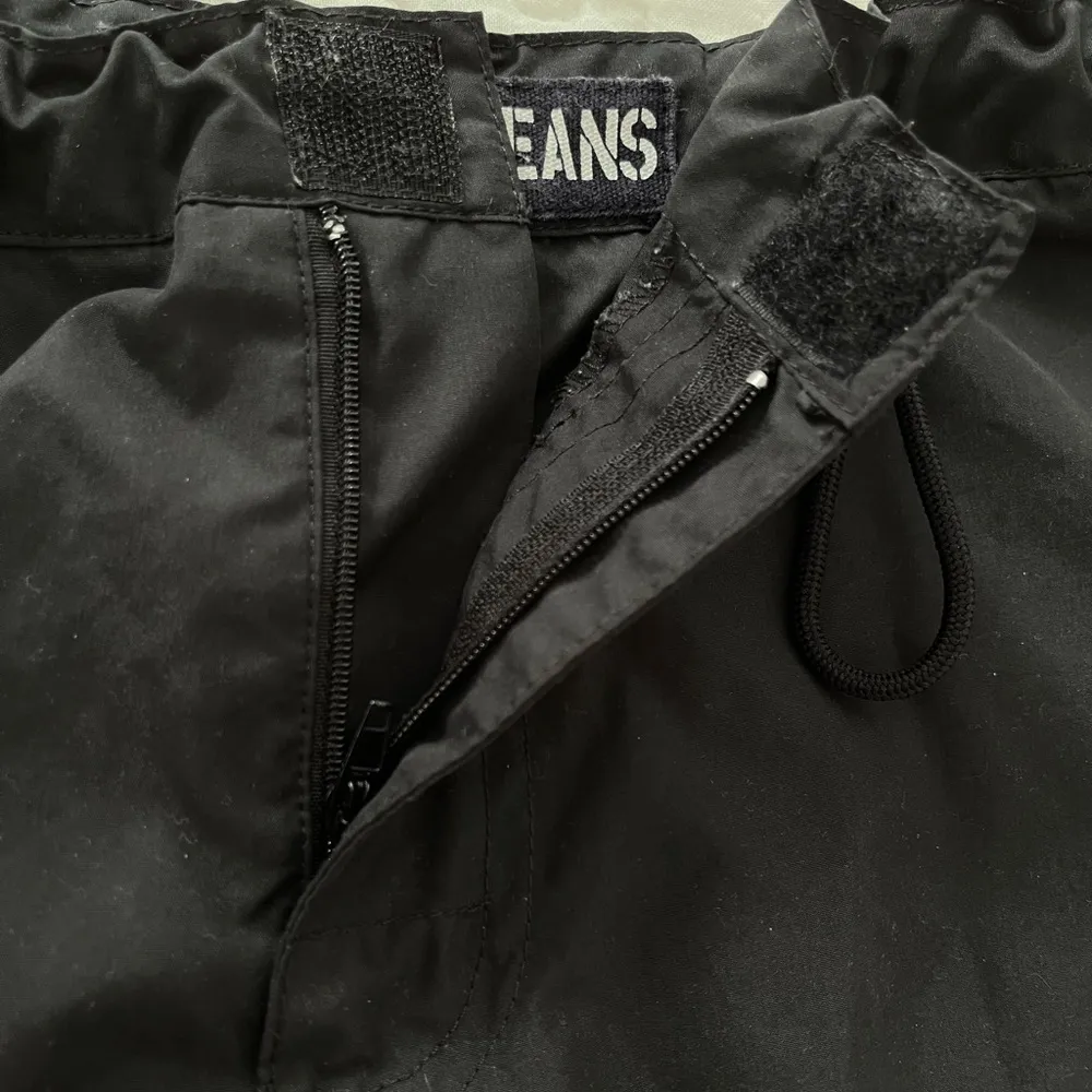 Guess woman drawstring performance active sports shorts - Image 9