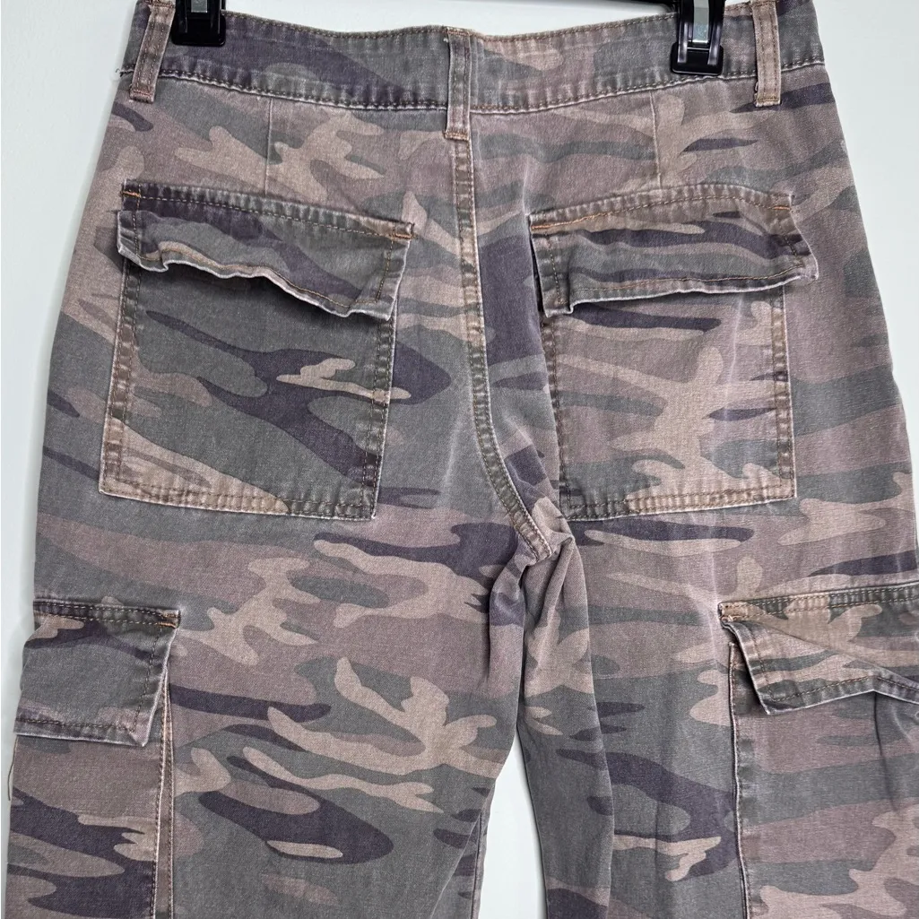 Forever 21  Camouflage Y2K Cargo women’s Pants size M - Image 7