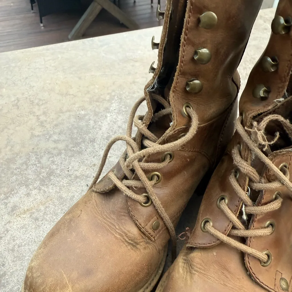 Subterrain Tan real leather size 6.5 lace up distressed boots. Brown - Image 3