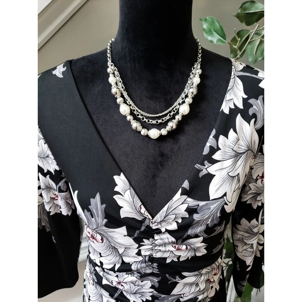 White House Black Market Blouse Women Medium Black White Floral V Neck Stretch - Image 3