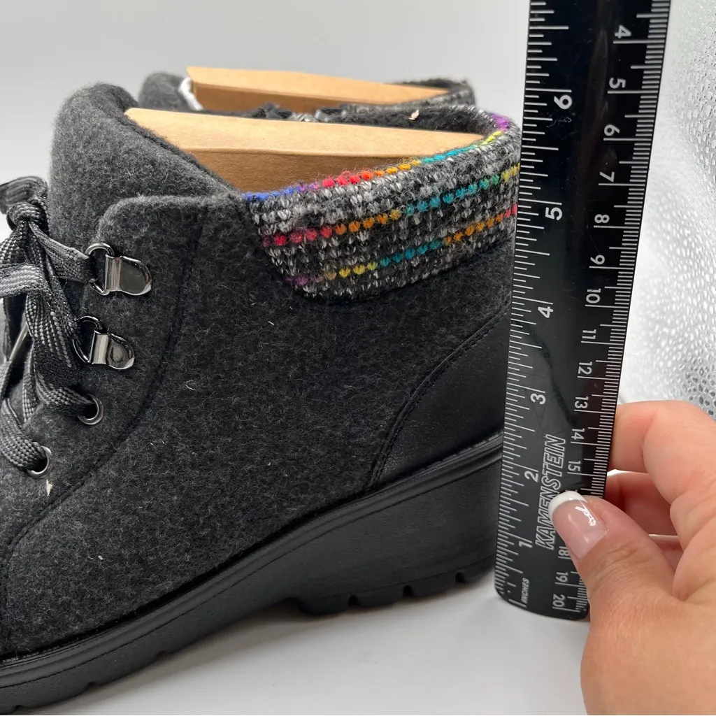 NWB Bzees Brooklyn Boot size 6.5 ankle bootie small wedge grey winter fall - Image 4