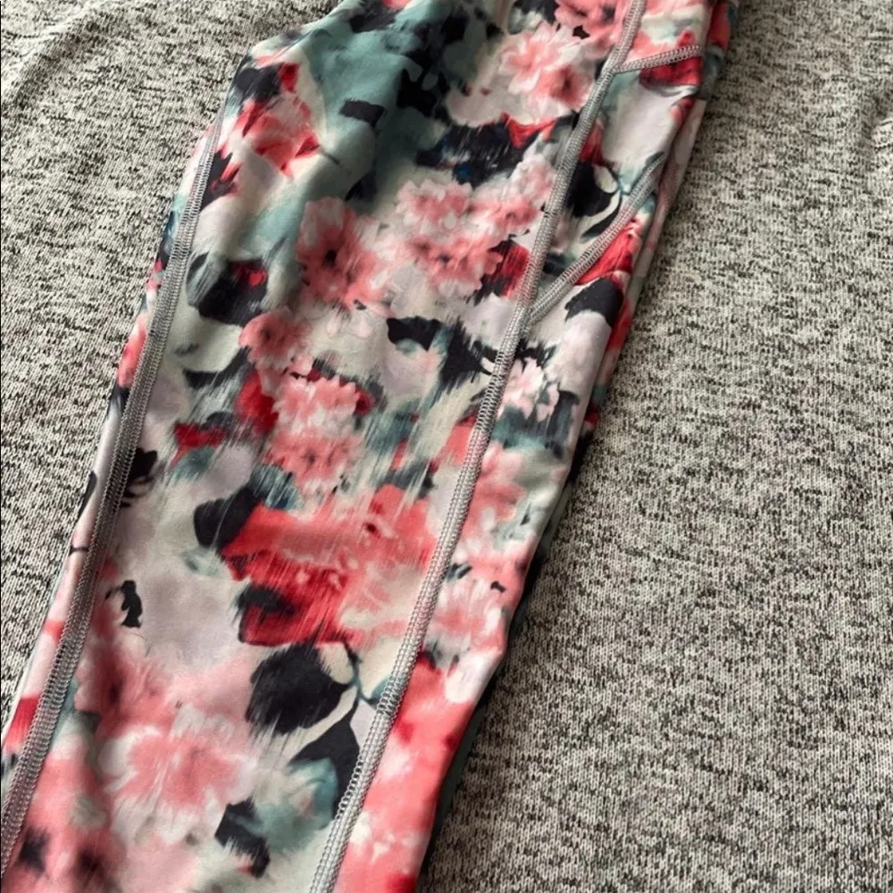 Small American Eagle floral leggings - Image 8