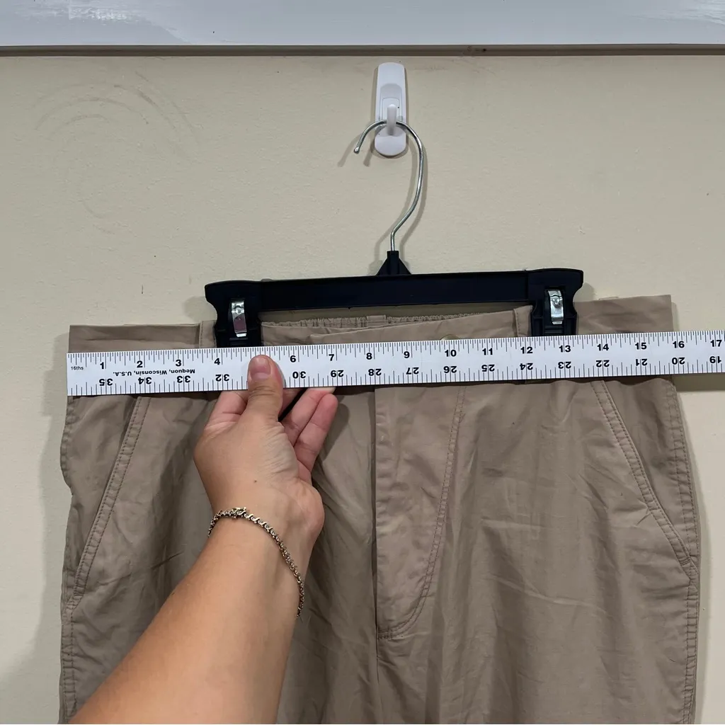 EUC Banana Republic size M Cargo Pants With Knee Pleats tan women - Image 2