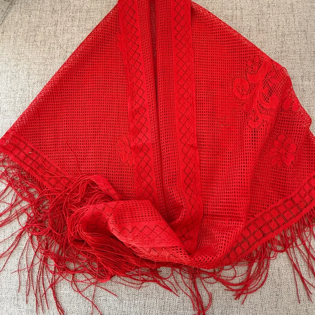Elegant Red Fringed Shawl - Image 4