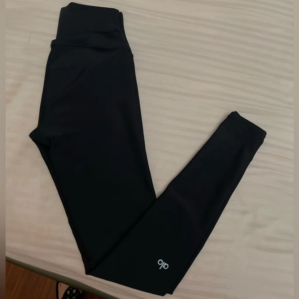 ALO Yoga Black Leggings - Image 4