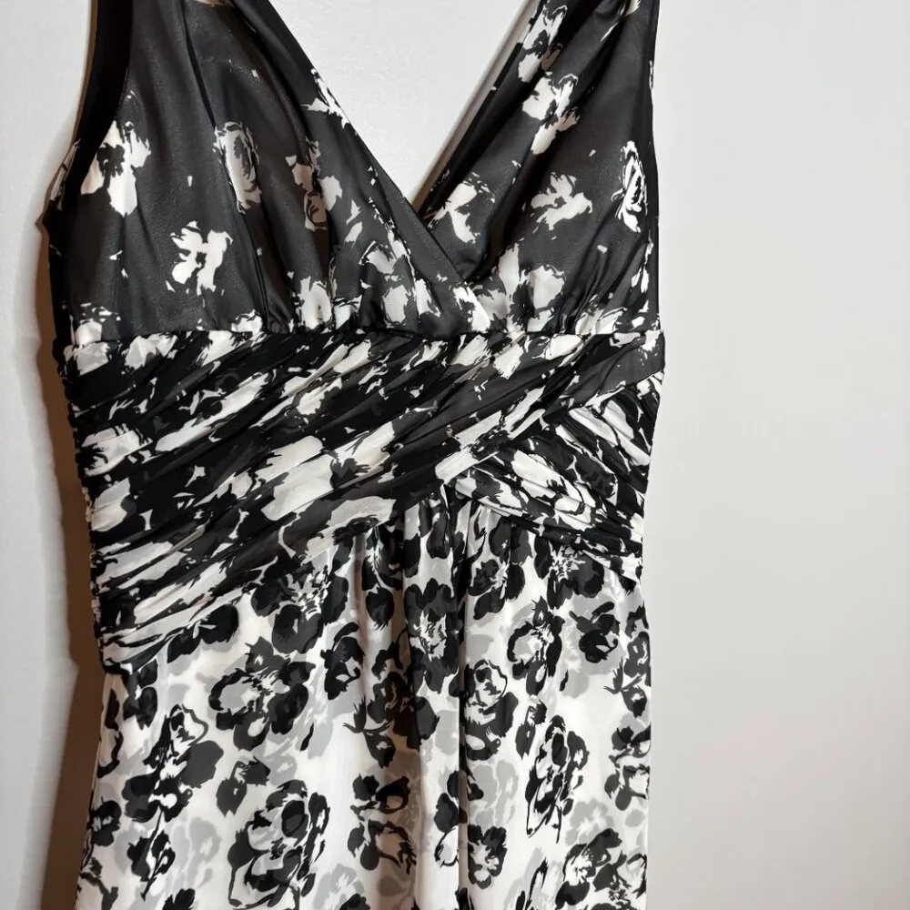 White House Black Market black and white patterned dress - Image 2