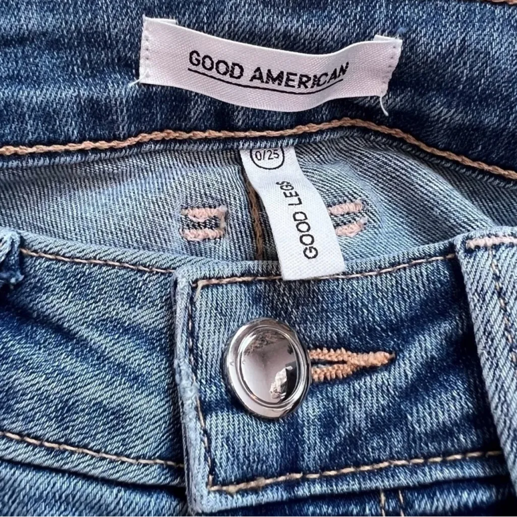 Good American Skinny Jeans in Blue with Red Trim - Image 6