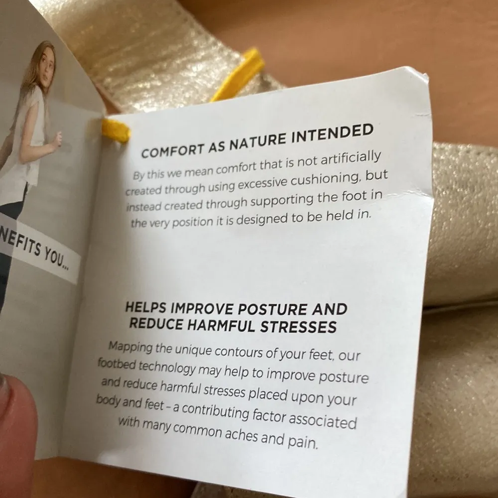 Strive Capri Leather Toe Loop Sandals SIZE 9.5 - Image 3