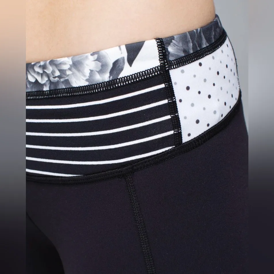 Rare Lululemon Gather & Crow Crop Full-On Luon Black / Quilt Winter 13-15 - Image 6