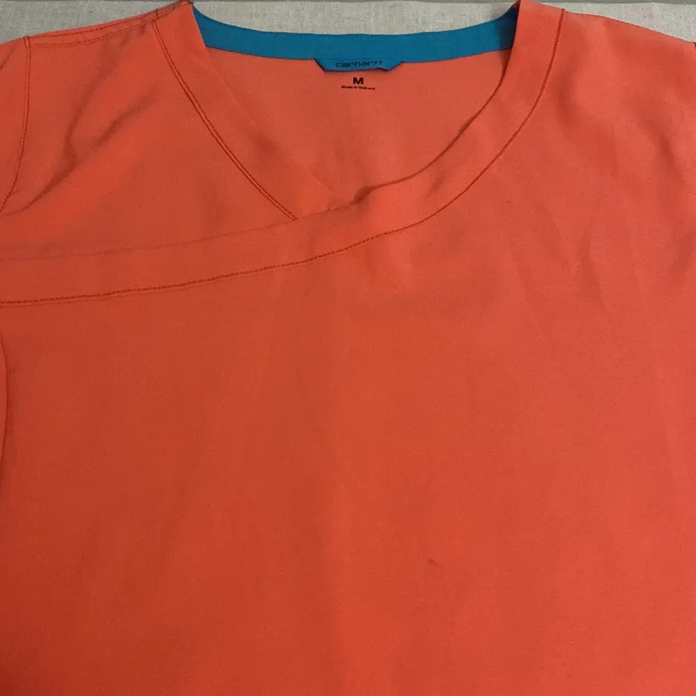 Carhartt Force women’s coral/peach quick dry performance scrub top size M - Image 2