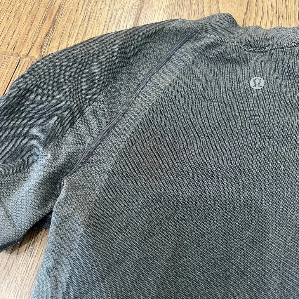 Lululemon Seamless Training Short Sleeve Gull Grey - Image 5
