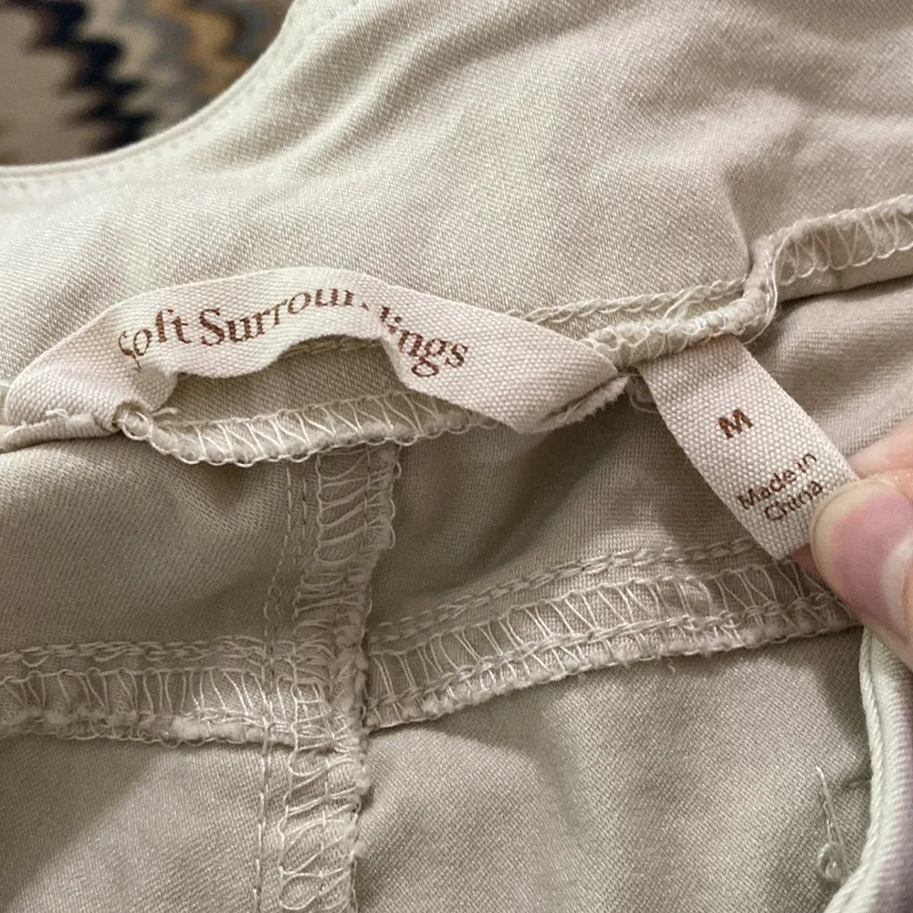 Soft Surroundings ivory beige flat front smoothing stretch cuffed shorts size M - Image 6