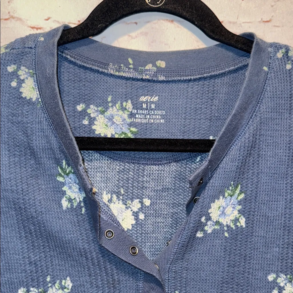 Aerie heart eyes waffle Henley Floral Blue Long Sleeve shirt blue medium M - Image 2