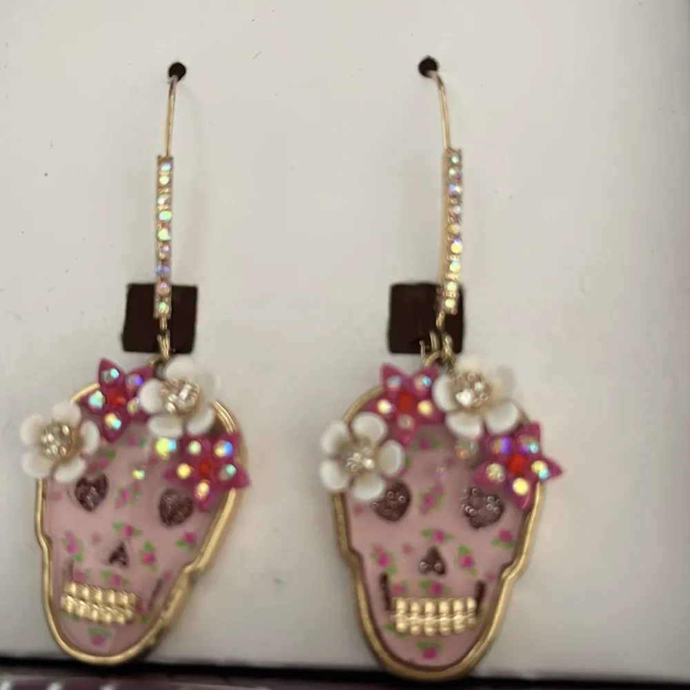 New in Gift Box Betsey Johnson Floral Pink Sugar Skull Earrings - Image 3