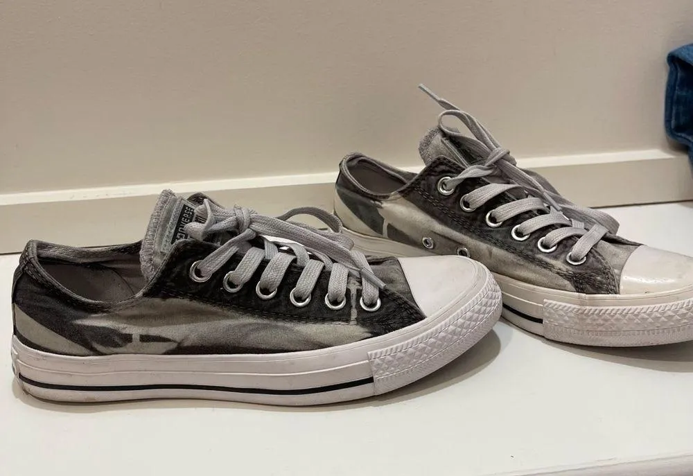 Converse Sz 7 Grey White Low Top Sneakers - Image 3