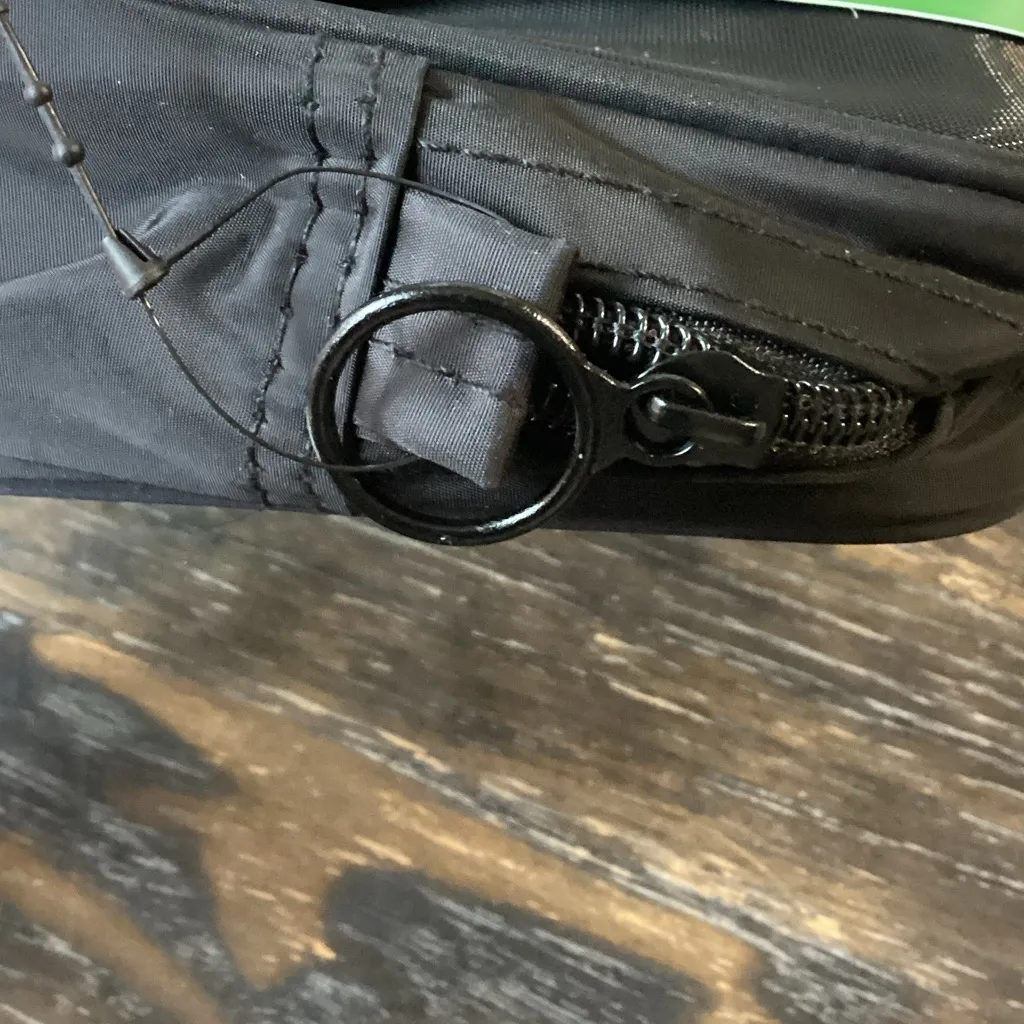 Kate Spade Black and Pink Low Cut Cozy Socks in Travel Bag - Image 5