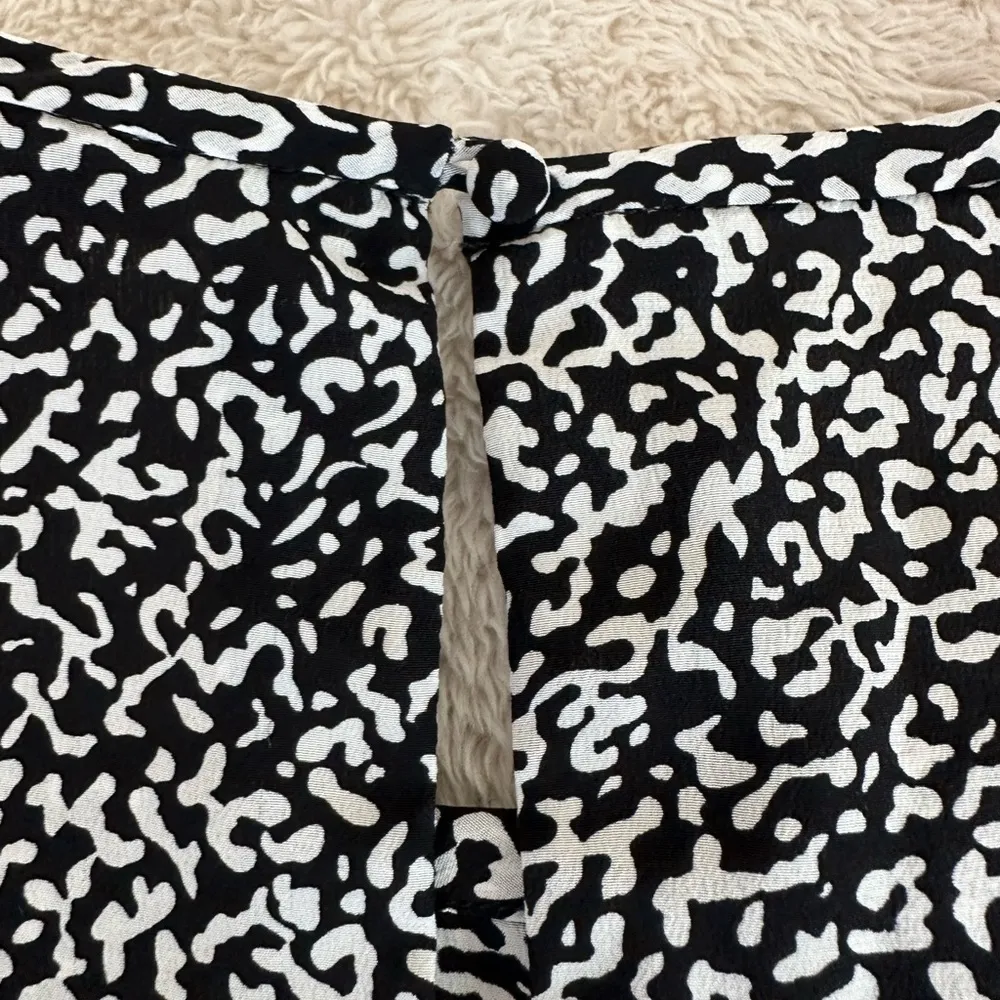 * Joie Silk Animal Cheetah Leopard Print Blouse Top Black white size small - Image 5