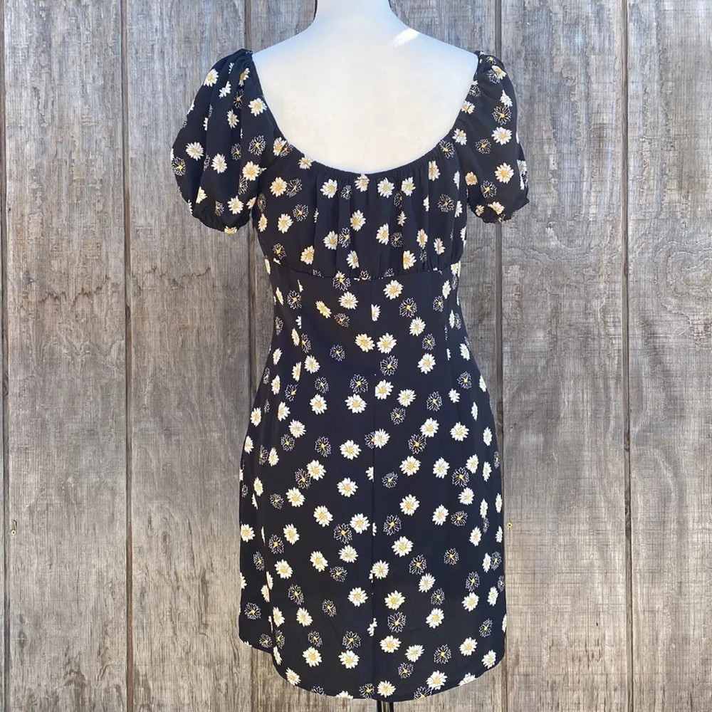 New  Ditsy Floral Tie Front Minidress in Black White Daisy at Nordstrom Size M - Image 6