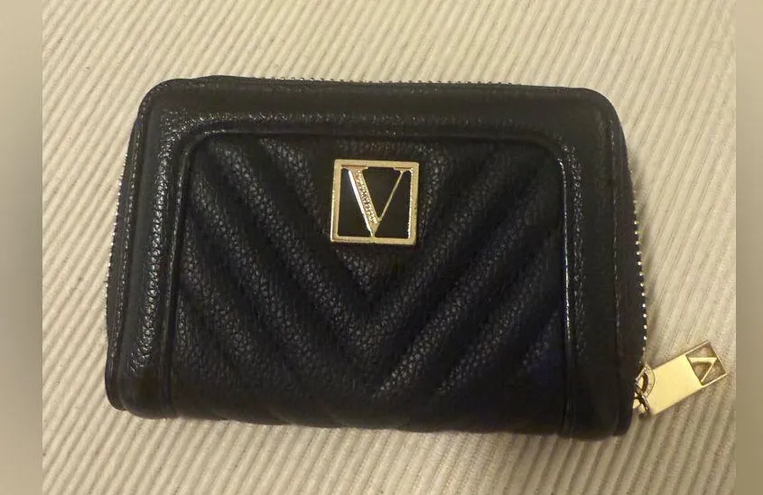 Victoria’s Secret Quilted Black Zip Wallet Mini Card Holder Logo Accent - Image 6