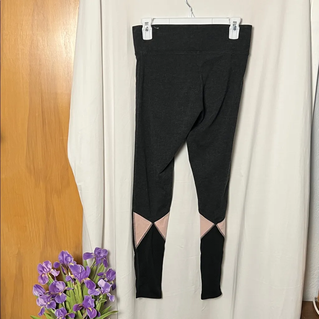 PINK Victoria's Secret Yoga Black Leggings with Sequin Logo Size Small - Image 4