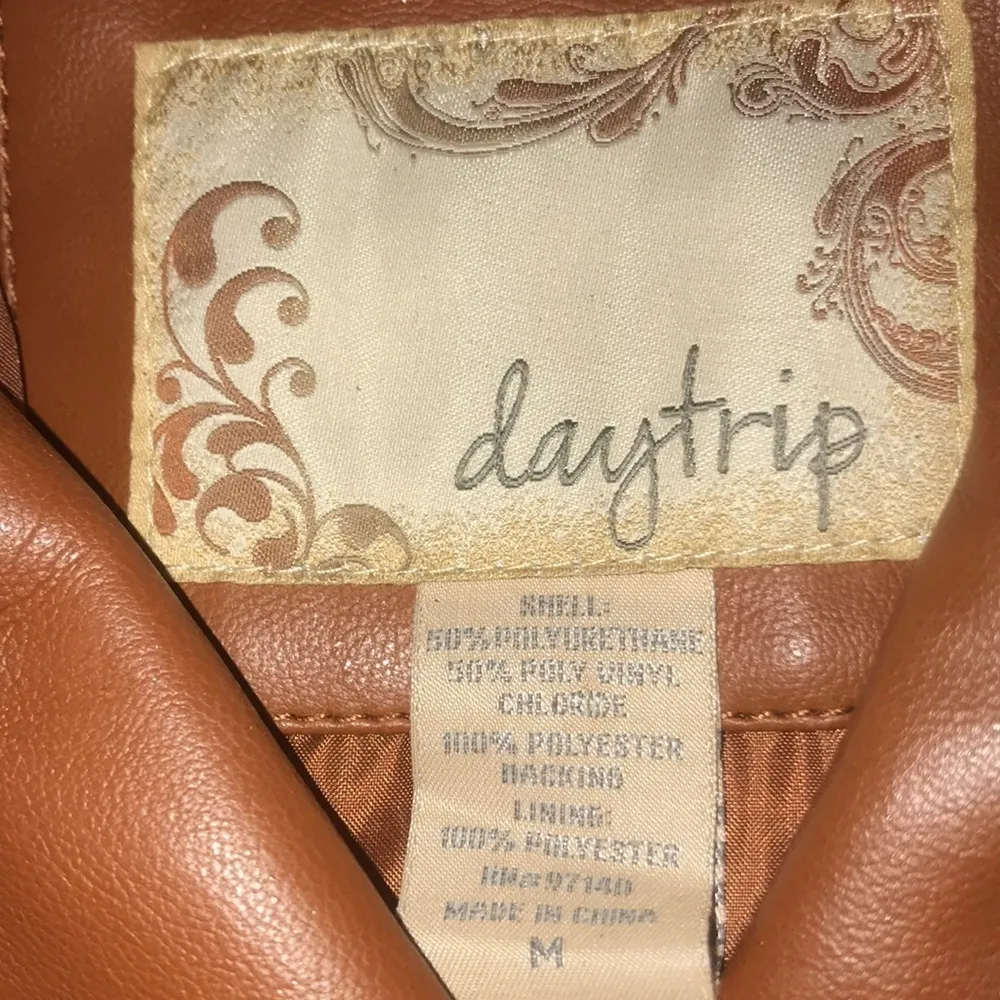 𝅺DAYTRIP two tone ruffles asymmetrical zipper faux leather belted size M - Image 8