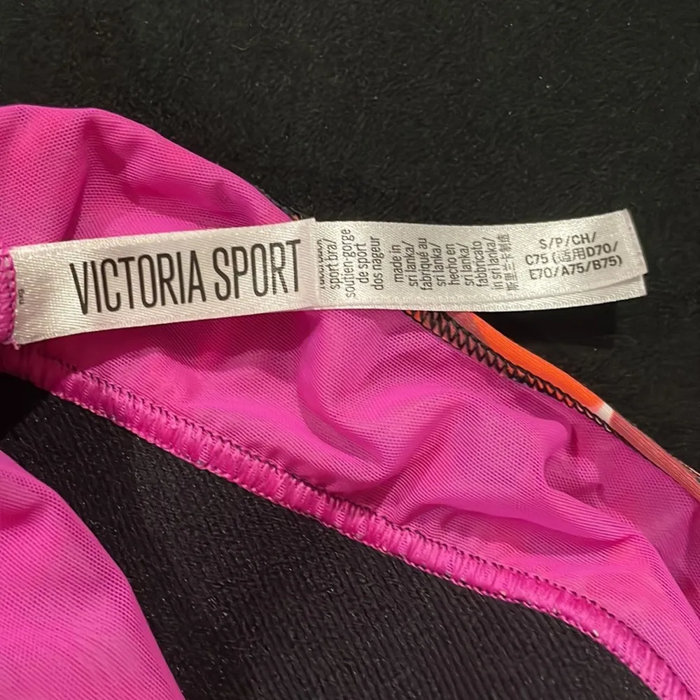 Brightly colored geometrical racer back sports bra - Image 3