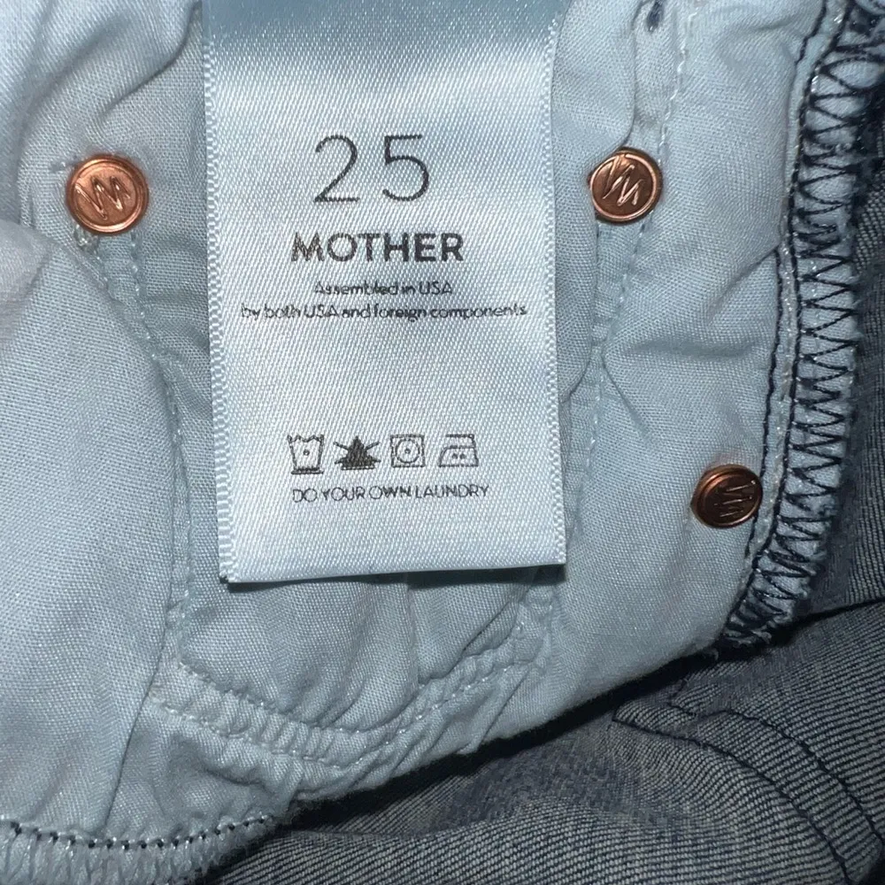 MOTHER The Looker Crop Jeans in Fast Time Wash Size 25 - Image 8