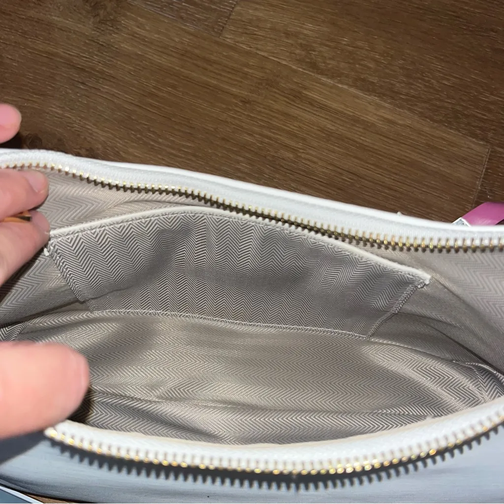 Amazon Classic White Shoulder Bag - Image 6